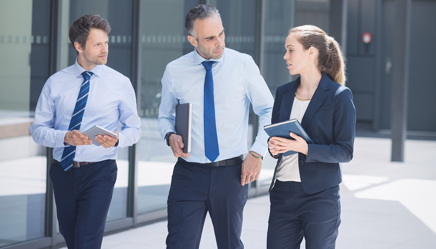 Uniformes empresariales, calzado casual e industrial, obras en centros comerciales, equipo de protección industrial y soluciones de construcción