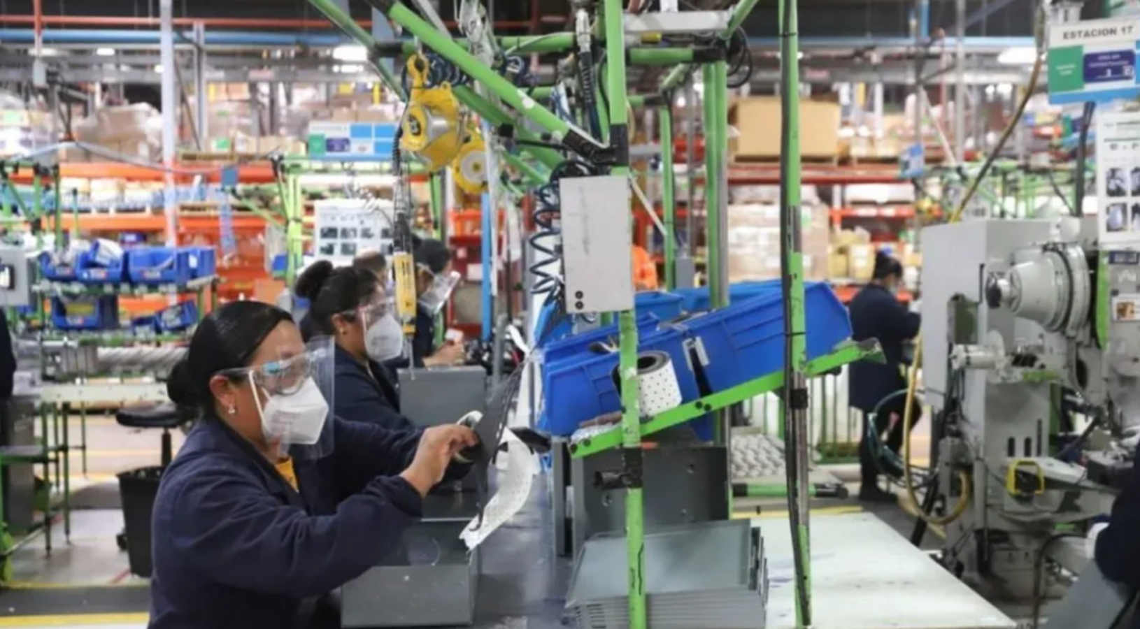 Uniformes empresariales, calzado casual e industrial, obras en centros comerciales, equipo de protección industrial y soluciones de construcción